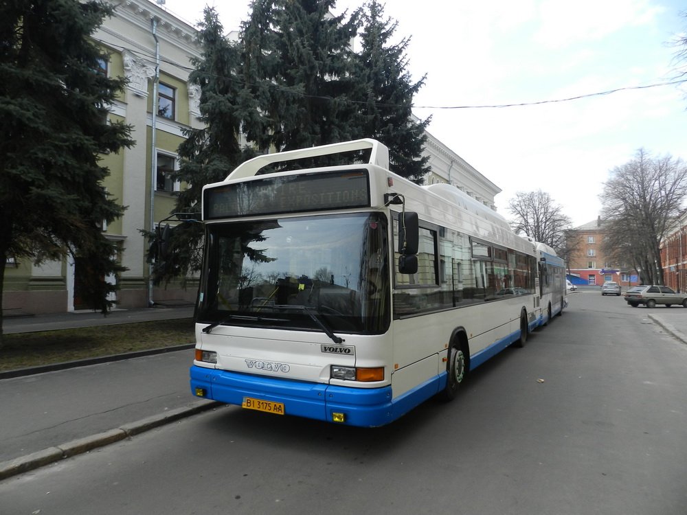 В Полтаве "блокируют" акцию оппозиционеров "Вставай, Украина!" В Полтаве "блокируют" акцию оппозиционеров "Вставай, Украина!"