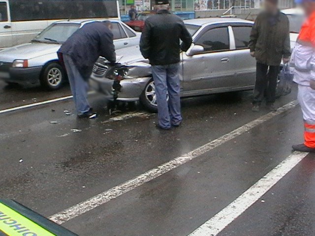 14-летний кременчужанин, переходя на зеленый сигнал светофора, попал под колеса авто 14-летний кременчужанин, переходя на зеленый сигнал светофора, попал под колеса авто