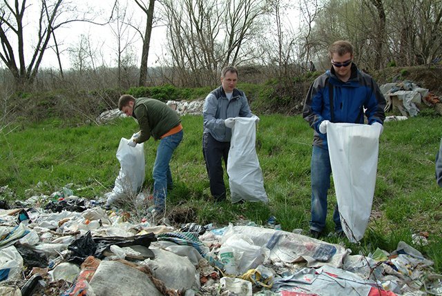 Всемирный день рок-н-ролла в Украине встретили большим “зеленым” субботником Всемирный день рок-н-ролла в Украине встретили большим “зеленым” субботником