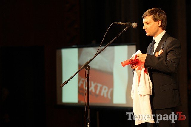 Юрий Шаповалов купил хоккейную форму, а Руслан Шаповалов – форму автогонщика Юрий Шаповалов купил хоккейную форму, а Руслан Шаповалов – форму автогонщика