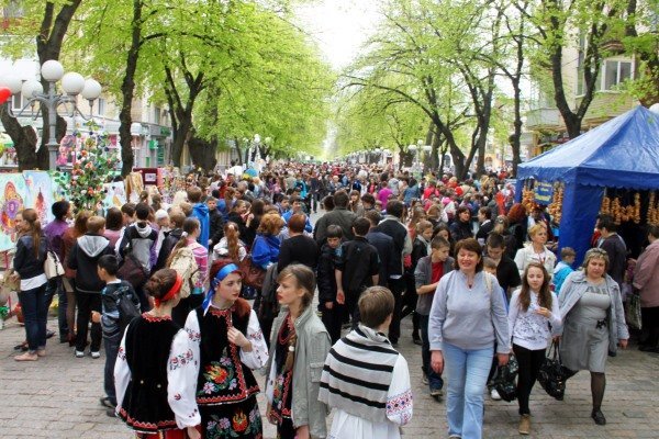 В Полтаве создали гигантскую писанку В Полтаве создали гигантскую писанку