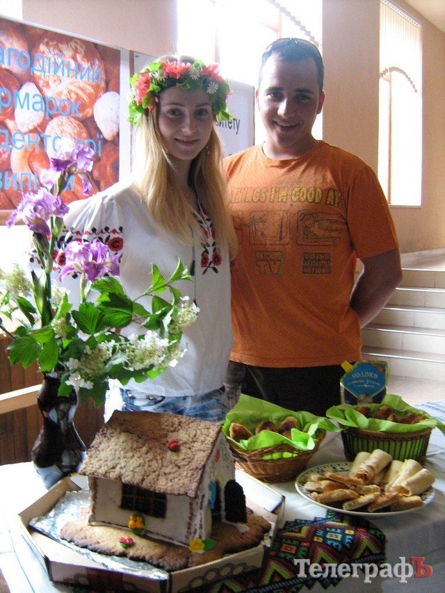 Кременчугские студенты испекли хатку и гору шоколадных маффинов Кременчугские студенты испекли хатку и гору шоколадных маффинов