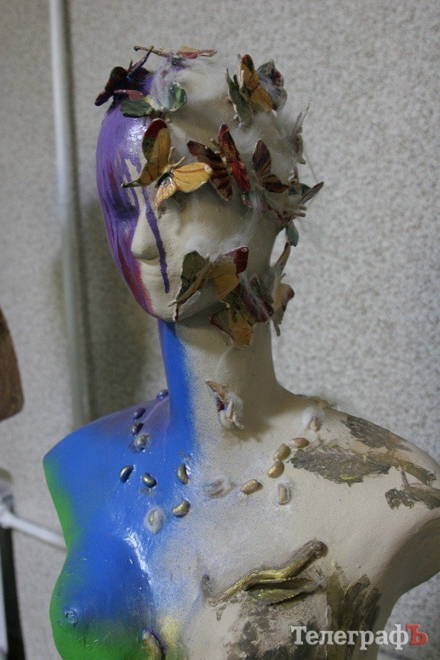 В Кременчуге открылась первая выставка скульптур-манекенов В Кременчуге открылась первая выставка скульптур-манекенов