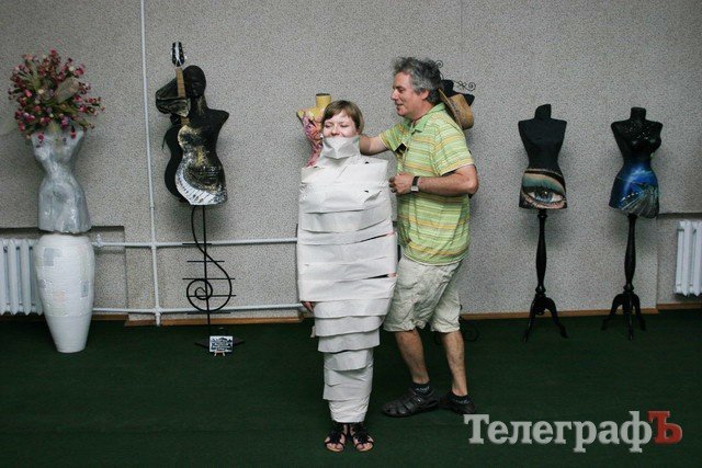 В Кременчуге открылась первая выставка скульптур-манекенов В Кременчуге открылась первая выставка скульптур-манекенов