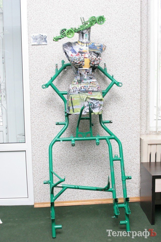 В Кременчуге открылась первая выставка скульптур-манекенов В Кременчуге открылась первая выставка скульптур-манекенов