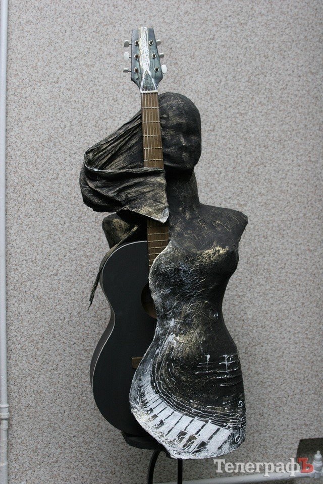 В Кременчуге открылась первая выставка скульптур-манекенов В Кременчуге открылась первая выставка скульптур-манекенов