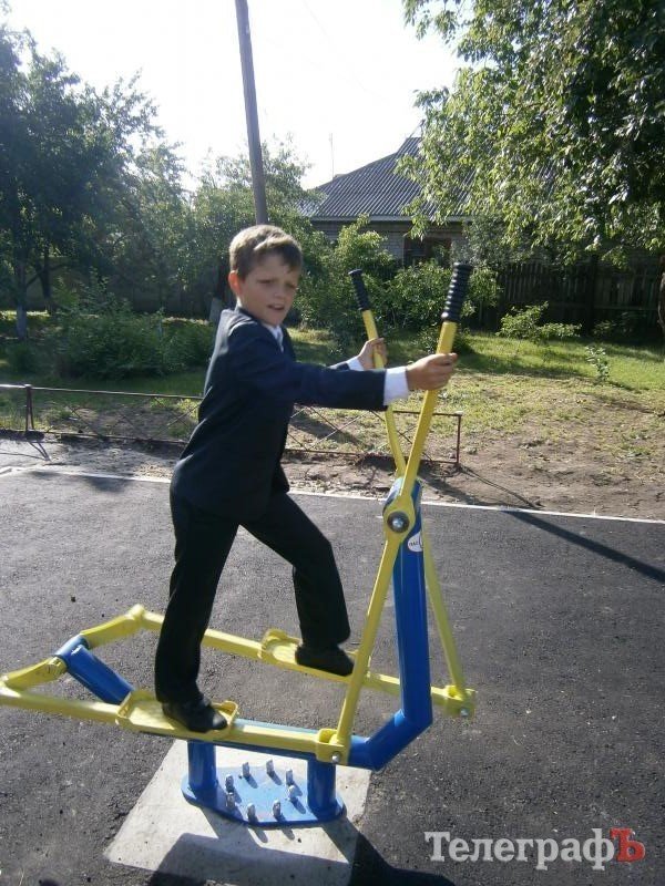 Вагоностроители подарили трем школам Кременчуга спорткомплексы Вагоностроители подарили трем школам Кременчуга спорткомплексы