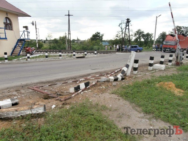В Кременчугском районе на ж/д переезде фура врезалась в «ВАЗ» В Кременчугском районе на ж/д переезде фура врезалась в «ВАЗ»