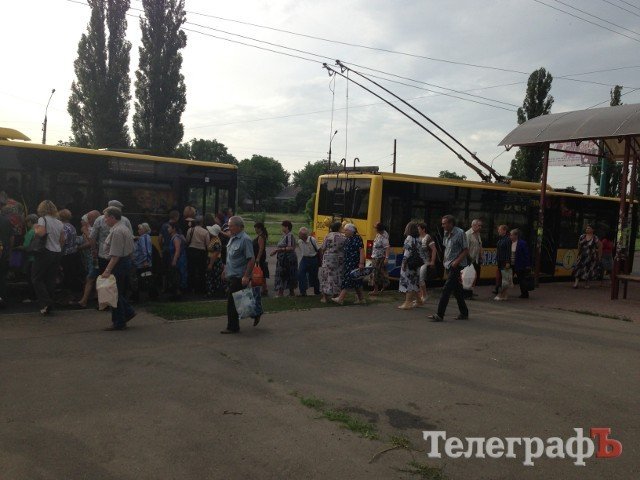 На Молодёжном поломался один из новых троллейбусов На Молодёжном поломался один из новых троллейбусов