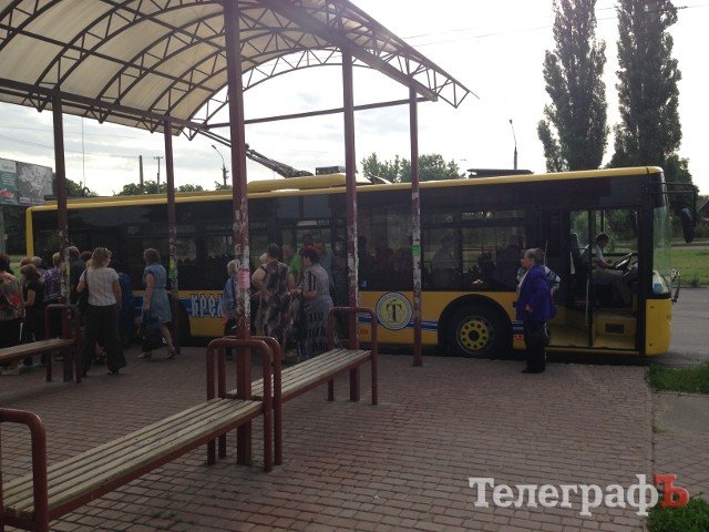 На Молодёжном поломался один из новых троллейбусов На Молодёжном поломался один из новых троллейбусов