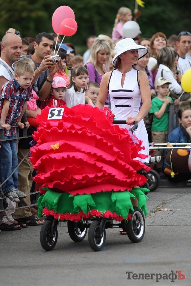 В Кременчуге в четвертый раз прошел Парад колясок В Кременчуге в четвертый раз прошел Парад колясок