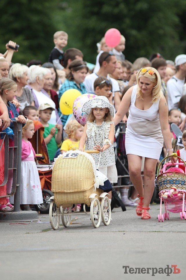 В Кременчуге в четвертый раз прошел Парад колясок В Кременчуге в четвертый раз прошел Парад колясок