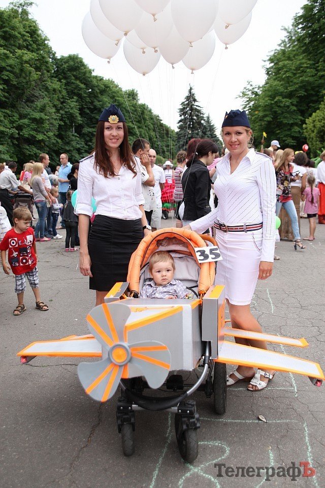 В Кременчуге в четвертый раз прошел Парад колясок В Кременчуге в четвертый раз прошел Парад колясок