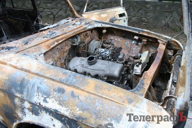 В Кременчуге загорелся, а потом взорвался "Москвич" В Кременчуге загорелся, а потом взорвался "Москвич"
