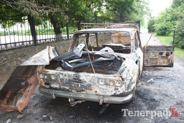 В Кременчуге загорелся, а потом взорвался "Москвич" В Кременчуге загорелся, а потом взорвался "Москвич"