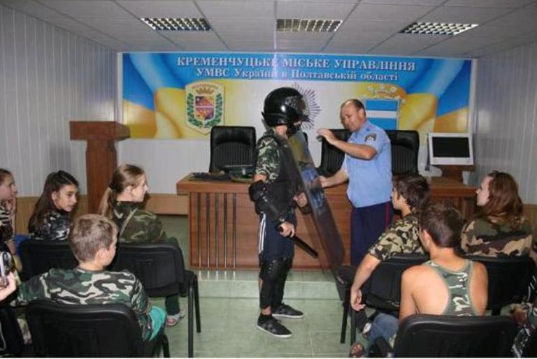 Курсанты кременчугской Малой милицейской академии "в деле" Курсанты кременчугской Малой милицейской академии "в деле"