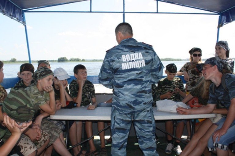 Курсанты кременчугской Малой милицейской академии "в деле" Курсанты кременчугской Малой милицейской академии "в деле"
