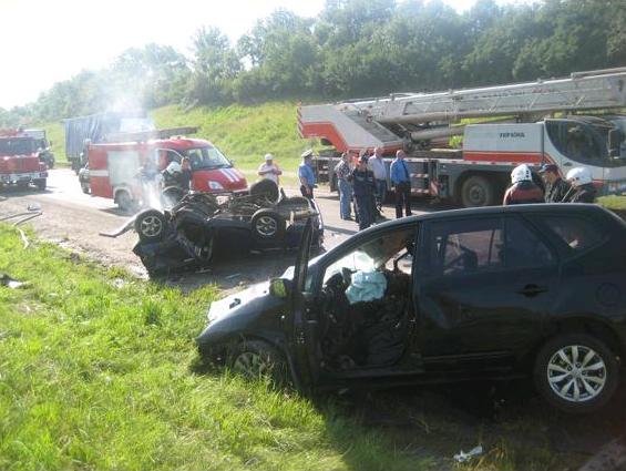 В ДТП под Полтавой погибло трое людей В ДТП под Полтавой погибло трое людей