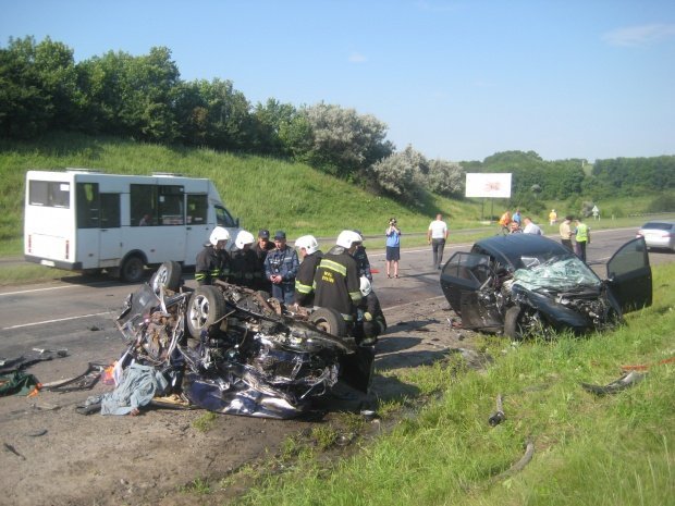 В ДТП под Полтавой погибло трое людей В ДТП под Полтавой погибло трое людей