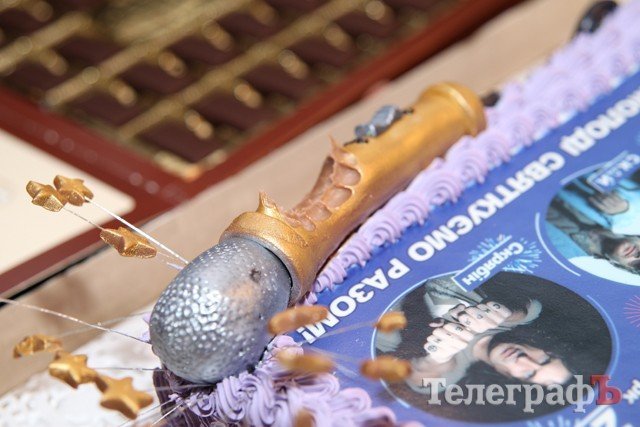 В Кременчуге изготовили фото-торт с лицами популярных украинских исполнителей В Кременчуге изготовили фото-торт с лицами популярных украинских исполнителей