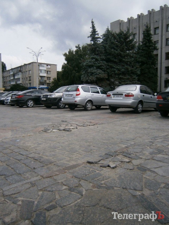 Площадь Победы распадается по кускам Площадь Победы распадается по кускам