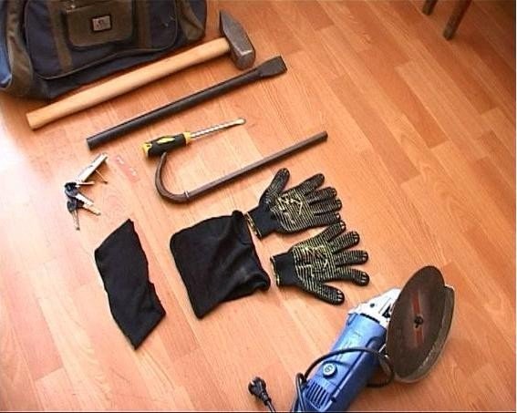 В Полтаве мужчина пытался обокрасть банк, чтобы потом купить жилье В Полтаве мужчина пытался обокрасть банк, чтобы потом купить жилье