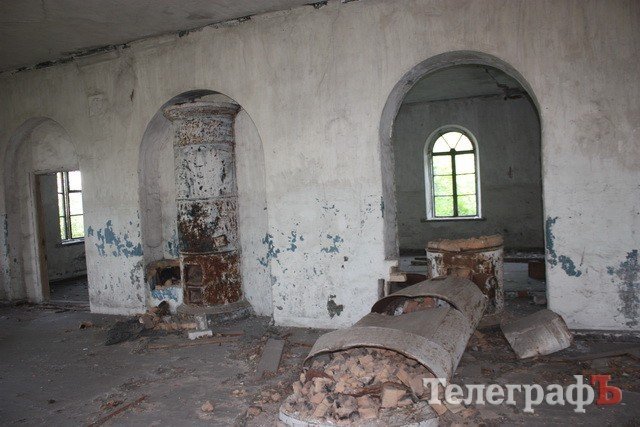 Крюковские интендантские вещевые склады превращаются в развалины Крюковские интендантские вещевые склады превращаются в развалины