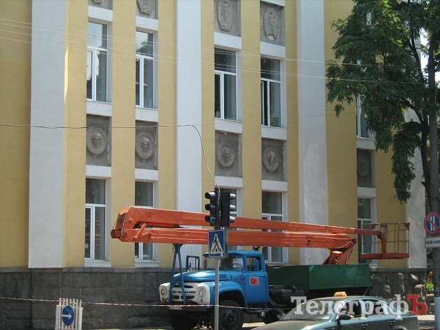Строители надеются закончить ремонт краеведческого музея ко Дню Кременчуга Строители надеются закончить ремонт краеведческого музея ко Дню Кременчуга
