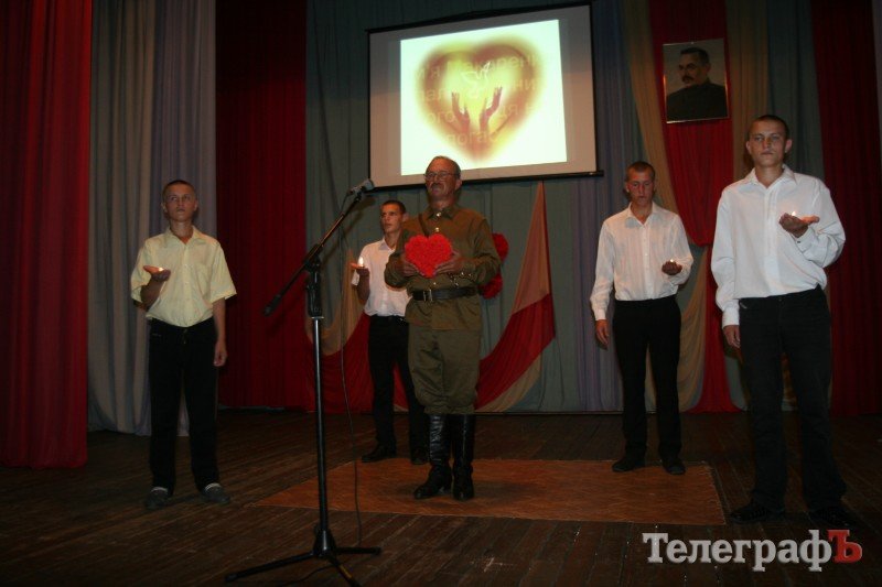 В Кременчугской детской колонии парни пели и плясали, а матери плакали навзрыд В Кременчугской детской колонии парни пели и плясали, а матери плакали навзрыд