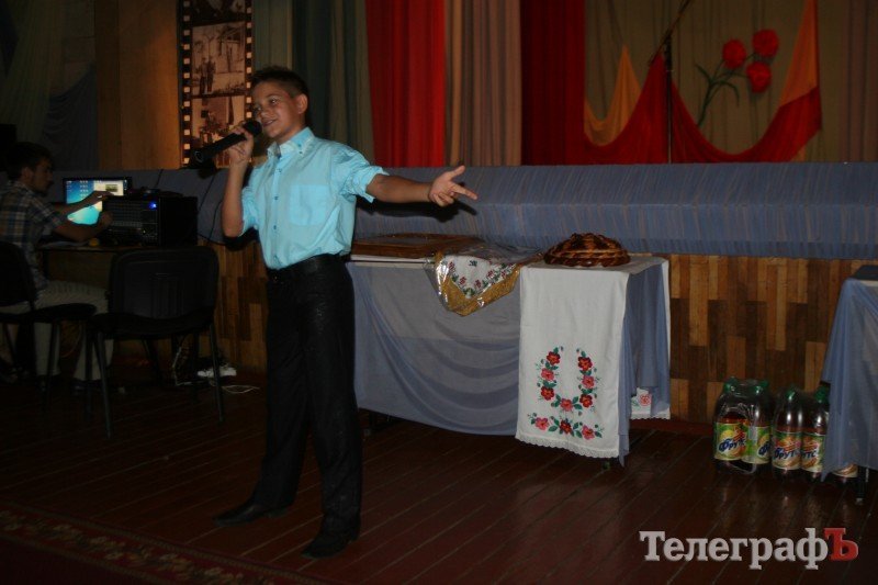 В Кременчугской детской колонии парни пели и плясали, а матери плакали навзрыд В Кременчугской детской колонии парни пели и плясали, а матери плакали навзрыд