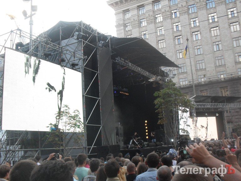 Про РОК, релігію та китайський ліхтарик: репортаж із концерту на честь 1025-річчя Хрещення Київської Русі Про РОК, релігію та китайський ліхтарик: репортаж із концерту на честь 1025-річчя Хрещення Київської Русі