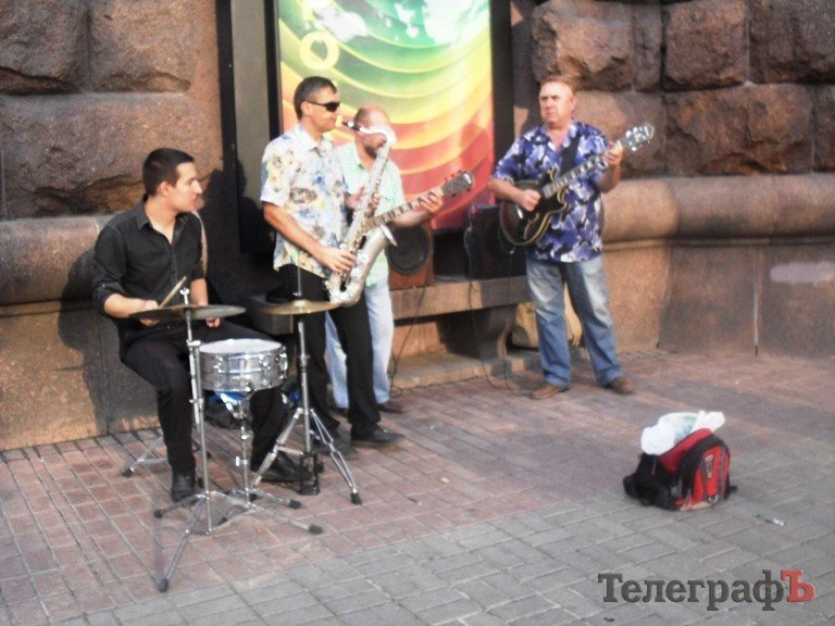 Про РОК, релігію та китайський ліхтарик: репортаж із концерту на честь 1025-річчя Хрещення Київської Русі Про РОК, релігію та китайський ліхтарик: репортаж із концерту на честь 1025-річчя Хрещення Київської Русі