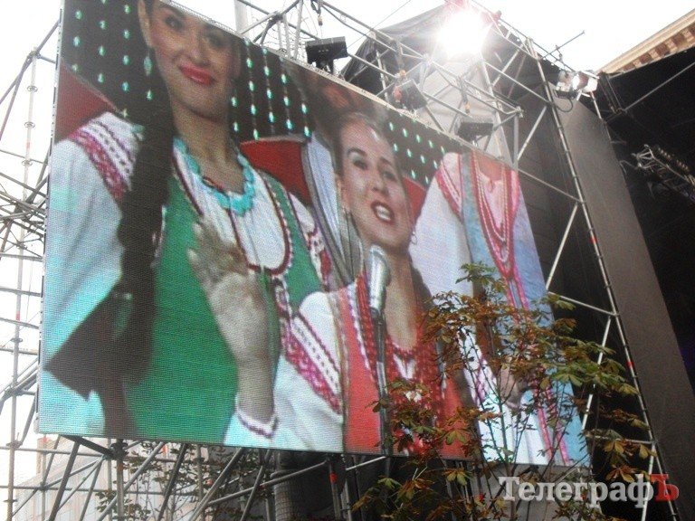 Про РОК, релігію та китайський ліхтарик: репортаж із концерту на честь 1025-річчя Хрещення Київської Русі Про РОК, релігію та китайський ліхтарик: репортаж із концерту на честь 1025-річчя Хрещення Київської Русі