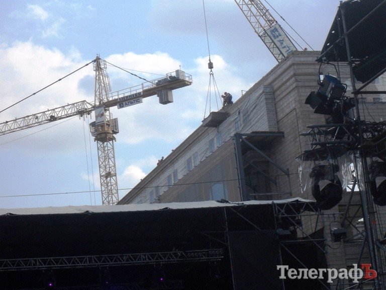 Про РОК, релігію та китайський ліхтарик: репортаж із концерту на честь 1025-річчя Хрещення Київської Русі Про РОК, релігію та китайський ліхтарик: репортаж із концерту на честь 1025-річчя Хрещення Київської Русі