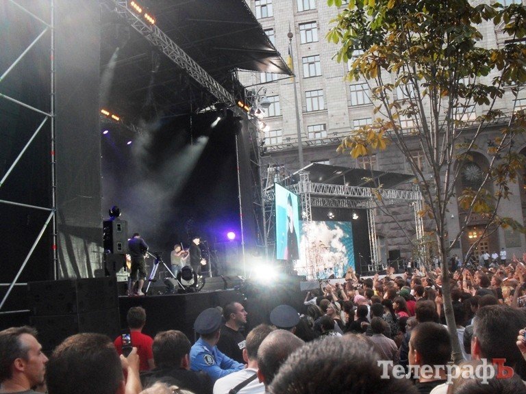 Про РОК, релігію та китайський ліхтарик: репортаж із концерту на честь 1025-річчя Хрещення Київської Русі Про РОК, релігію та китайський ліхтарик: репортаж із концерту на честь 1025-річчя Хрещення Київської Русі