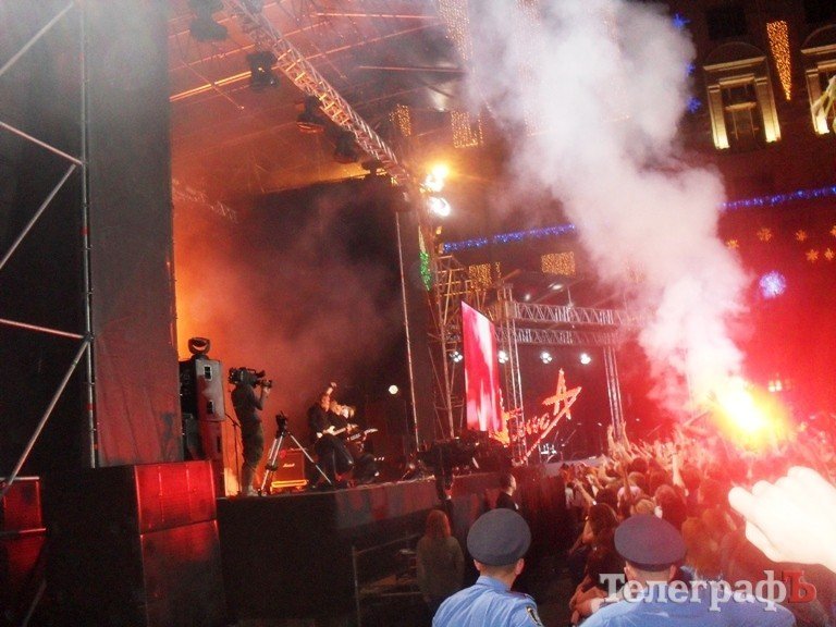 Про РОК, релігію та китайський ліхтарик: репортаж із концерту на честь 1025-річчя Хрещення Київської Русі Про РОК, релігію та китайський ліхтарик: репортаж із концерту на честь 1025-річчя Хрещення Київської Русі