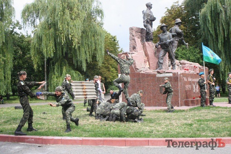 "За ВДВ!!!" Репортаж со Дня воздушно-десантных войск в Кременчуге "За ВДВ!!!" Репортаж со Дня воздушно-десантных войск в Кременчуге