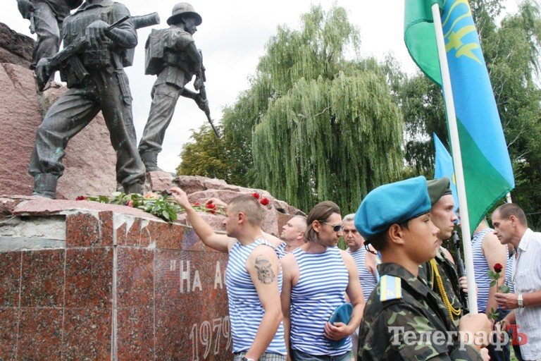 "За ВДВ!!!" Репортаж со Дня воздушно-десантных войск в Кременчуге "За ВДВ!!!" Репортаж со Дня воздушно-десантных войск в Кременчуге
