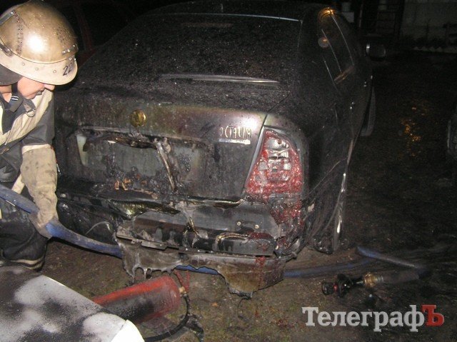 В Кременчуге подожгли машину начальника юридического отдела мэрии Браташа: горели шесть автомобилей В Кременчуге подожгли машину начальника юридического отдела мэрии Браташа: горели шесть автомобилей