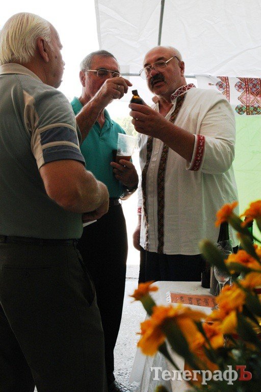 Как пасечники в Кременчуге ярмаркуют Как пасечники в Кременчуге ярмаркуют