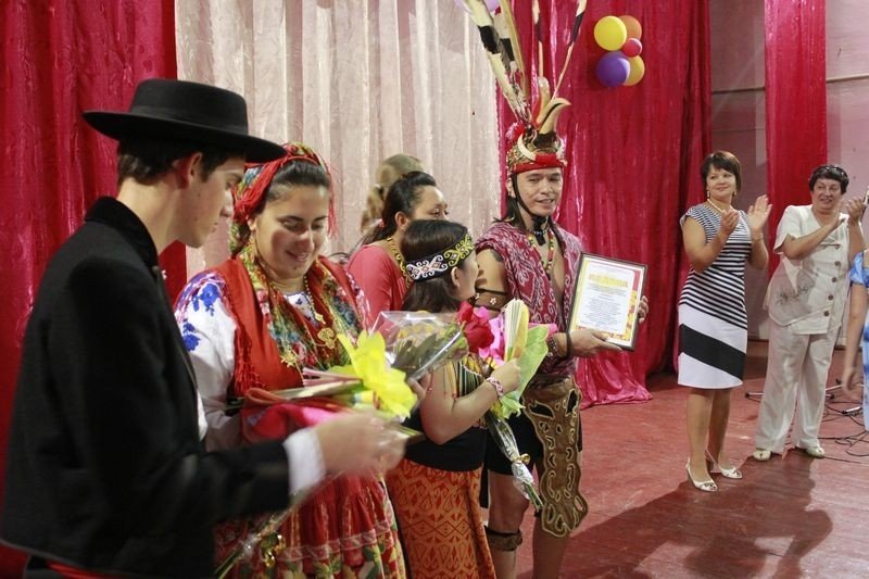 В Комсомольске сегодня начинается фестиваль "Калинове літо на Дніпрі" В Комсомольске сегодня начинается фестиваль "Калинове літо на Дніпрі"