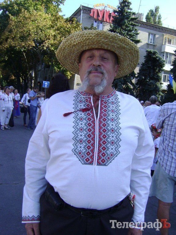 В Кременчуге в честь Дня Независимости состоялся парад вышиванок В Кременчуге в честь Дня Независимости состоялся парад вышиванок