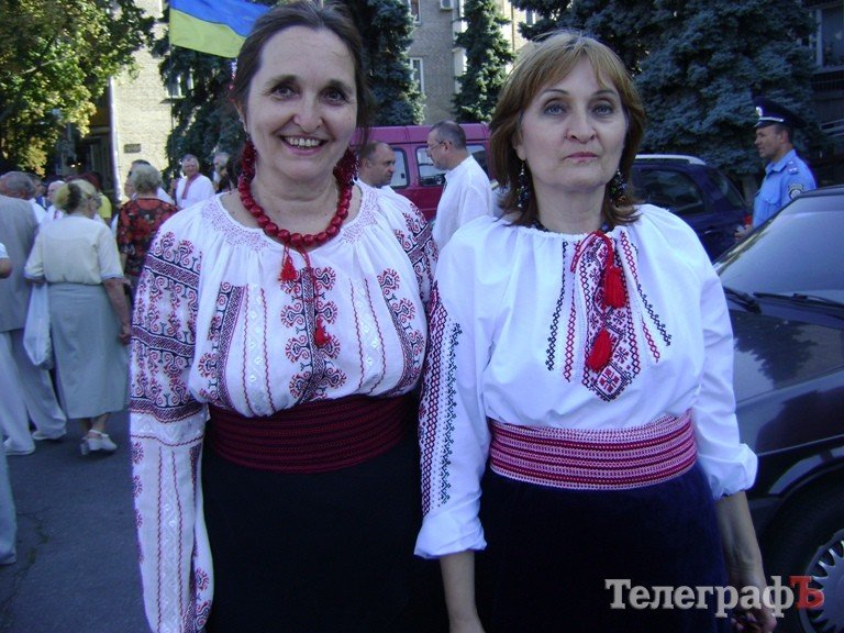 В Кременчуге в честь Дня Независимости состоялся парад вышиванок В Кременчуге в честь Дня Независимости состоялся парад вышиванок