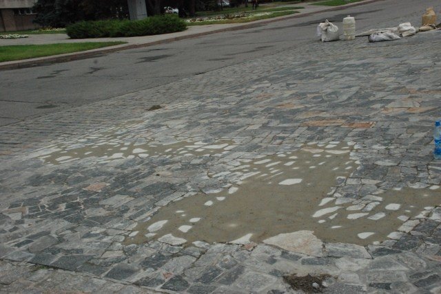 В Кременчуге ремонтируют площадь Победы, где состоится военный парад В Кременчуге ремонтируют площадь Победы, где состоится военный парад