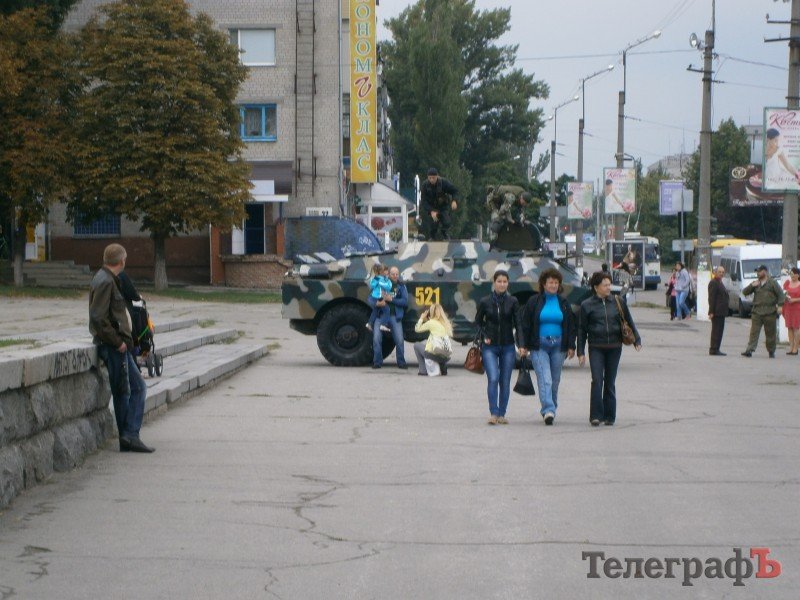Фотофакт: по Кременчугу разъезжает БРДМ-2 Фотофакт: по Кременчугу разъезжает БРДМ-2