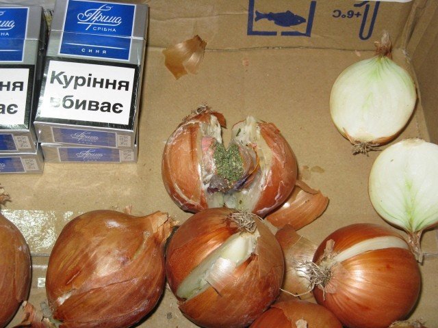 Фаршированный телефоном хлеб и лук, заправленный наркотиками, пытались доставить полтавским осужденным Фаршированный телефоном хлеб и лук, заправленный наркотиками, пытались доставить полтавским осужденным