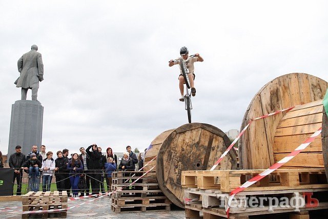 Extreme-zone 2013: впервые в Кременчуге велотриал Extreme-zone 2013: впервые в Кременчуге велотриал