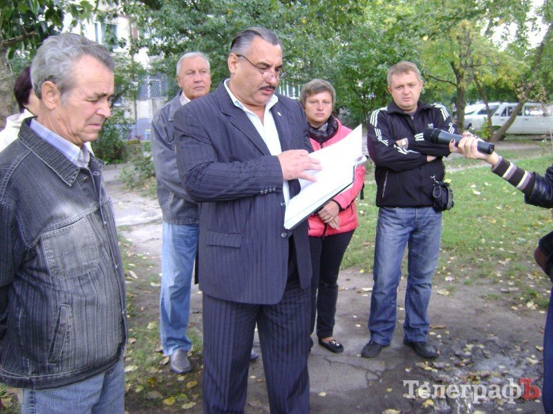 Кременчужане, жители дома на Раковке, хотят избавиться от «Добробыта» Кременчужане, жители дома на Раковке, хотят избавиться от «Добробыта»