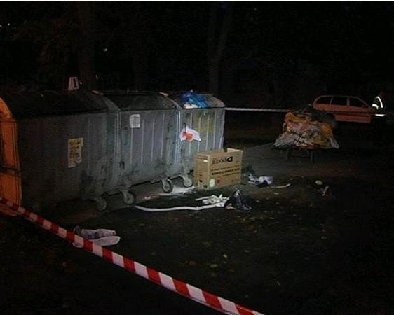 В Полтаве в мусорном баке нашли новорожденную малышку В Полтаве в мусорном баке нашли новорожденную малышку