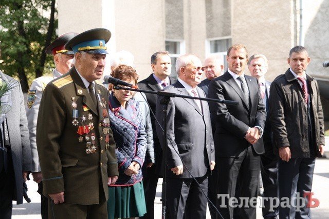 Кременчугским ветеранам дарили «синенькие скромные платочки» Кременчугским ветеранам дарили «синенькие скромные платочки»